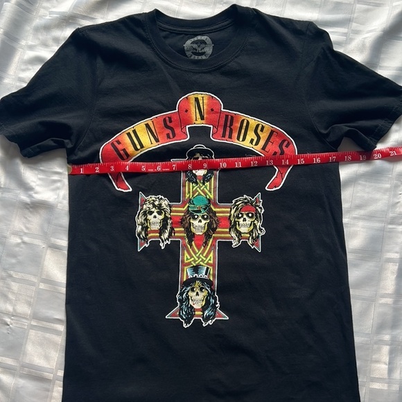 Guns N’ Roses Unisex Skull and Cross Unisex 2021 Tour T-shirt - Picture 4 of 10